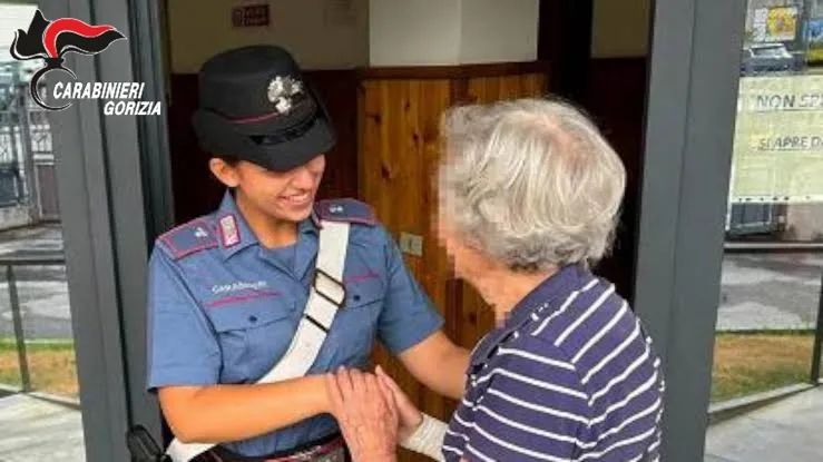 Monfalcone, anziana sola resta senza cibo: i Carabinieri le fanno la spesa pagando di tasca propria