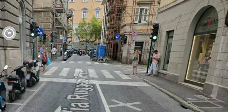 Trieste, incidente all’incrocio tra via Timeus e via Ginnastica: «Cerco la signora che ha visto tutto»