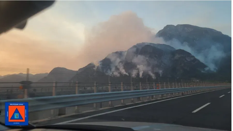Sotto controllo incendio in Carnia, in netto miglioramento anche PM10