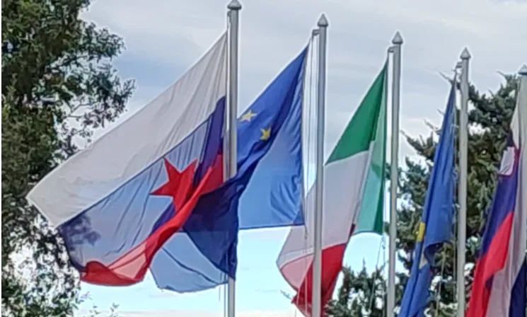 San Dorligo, bandiera della Slovenia socialista alla cerimonia del ricordo: «Sfregio alla memoria»