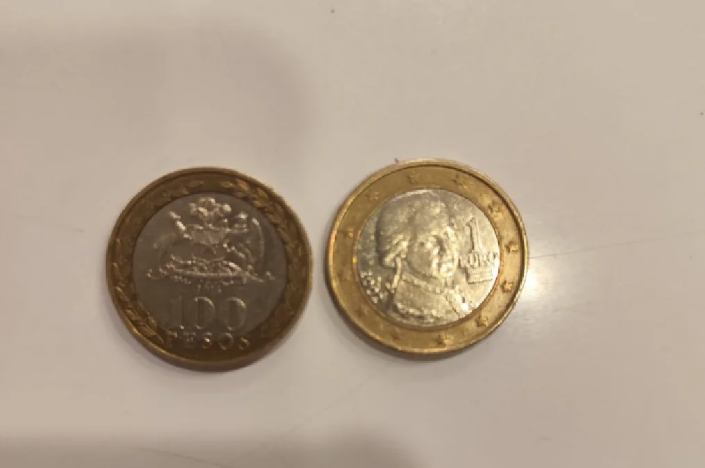 Trieste, occhio al resto: i 100 pesos cileni possono sembrare una moneta da 1 euro, rischio truffa