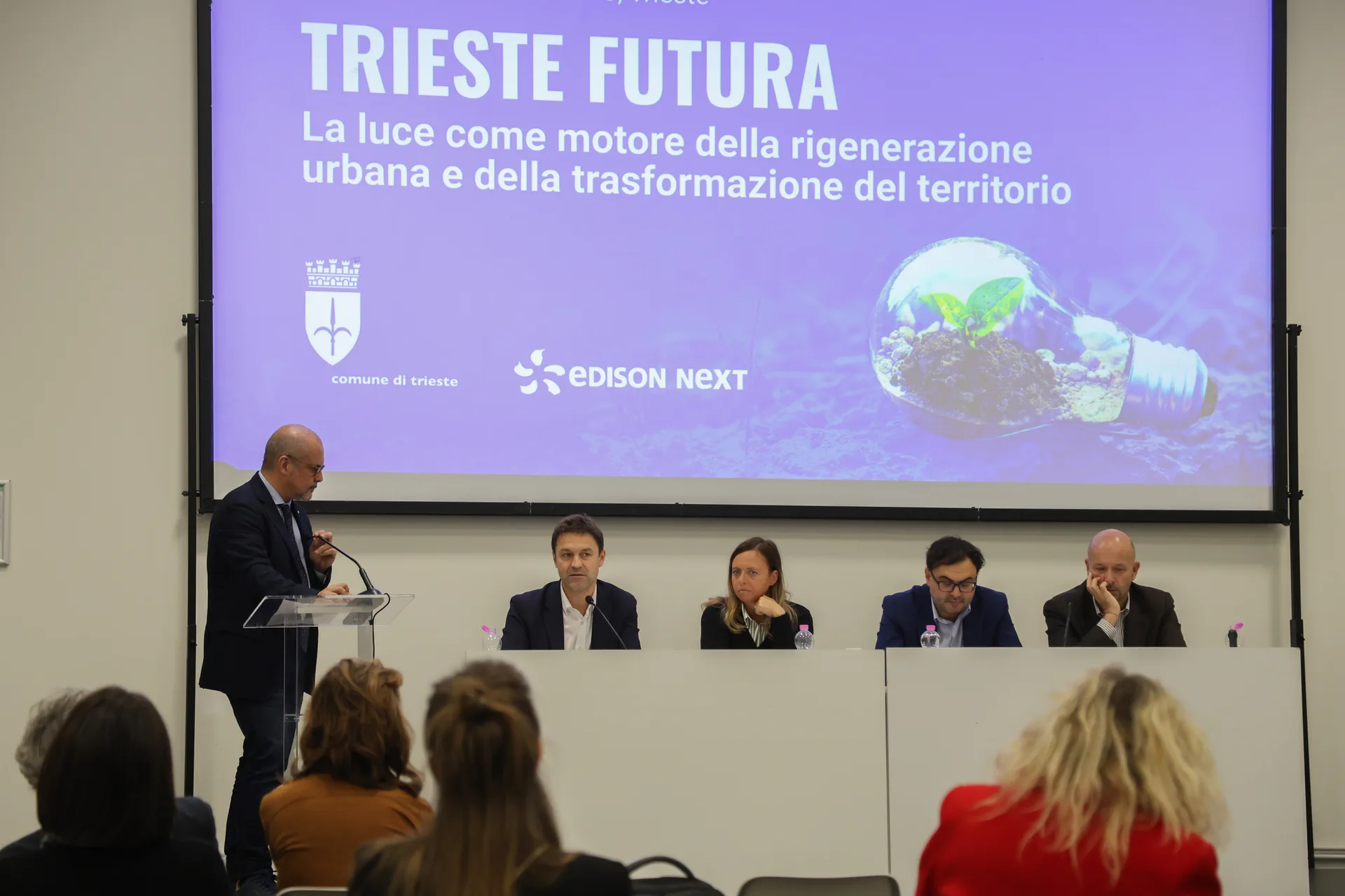 Trieste, 26 milioni di capitali privati per la luce pubblica: bellezza e risparmio al centro del progetto