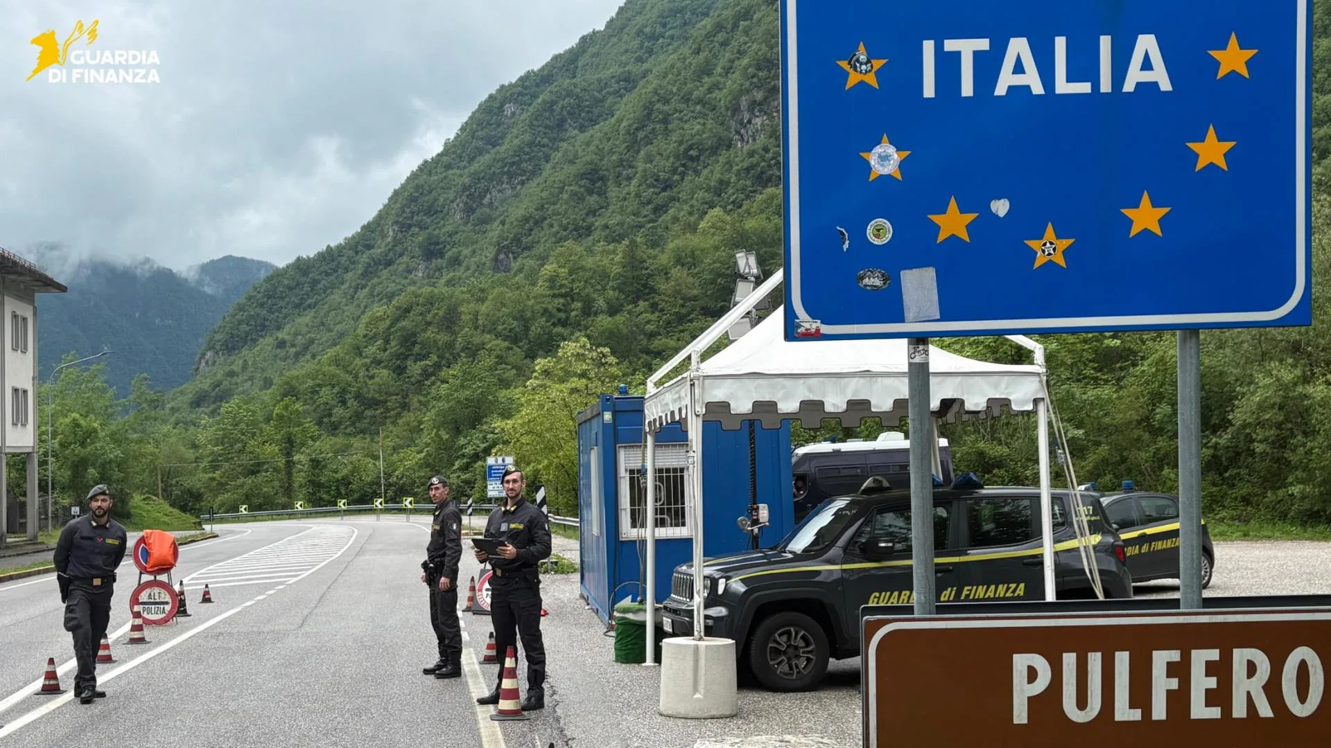 Confine con la Slovenia, fermata auto con migranti senza documenti: arrestato conducente-passeur