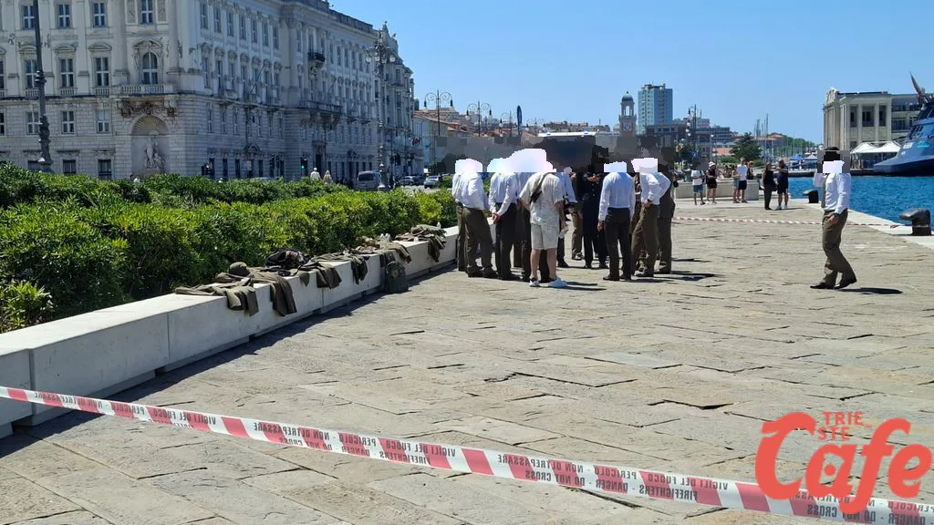 Trieste, auto precipita in mare in zona Molo Audace: giovane trasportato a Cattinara