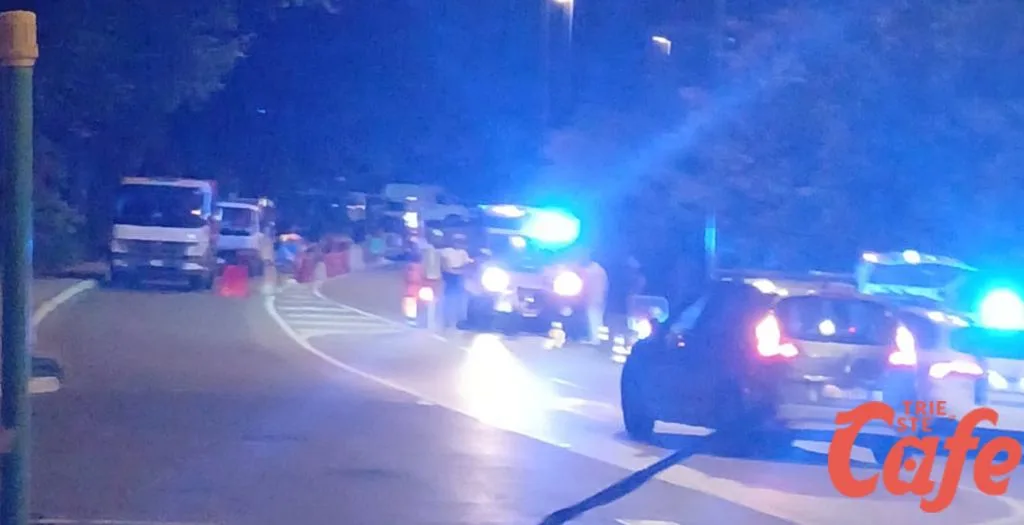 Trieste, scontro auto-scooter in via Flavia: ambulanza e Polizia Locale sul posto