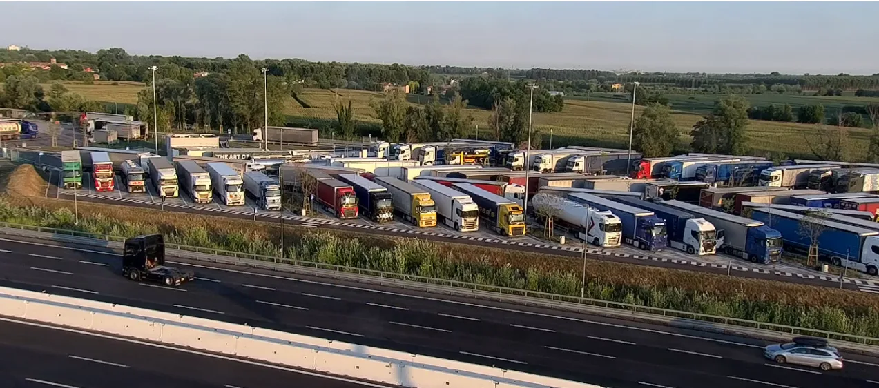 A4 Venezia-Trieste, boom per le nuove aree di sosta: camionisti le riempiono già al 100% di notte
