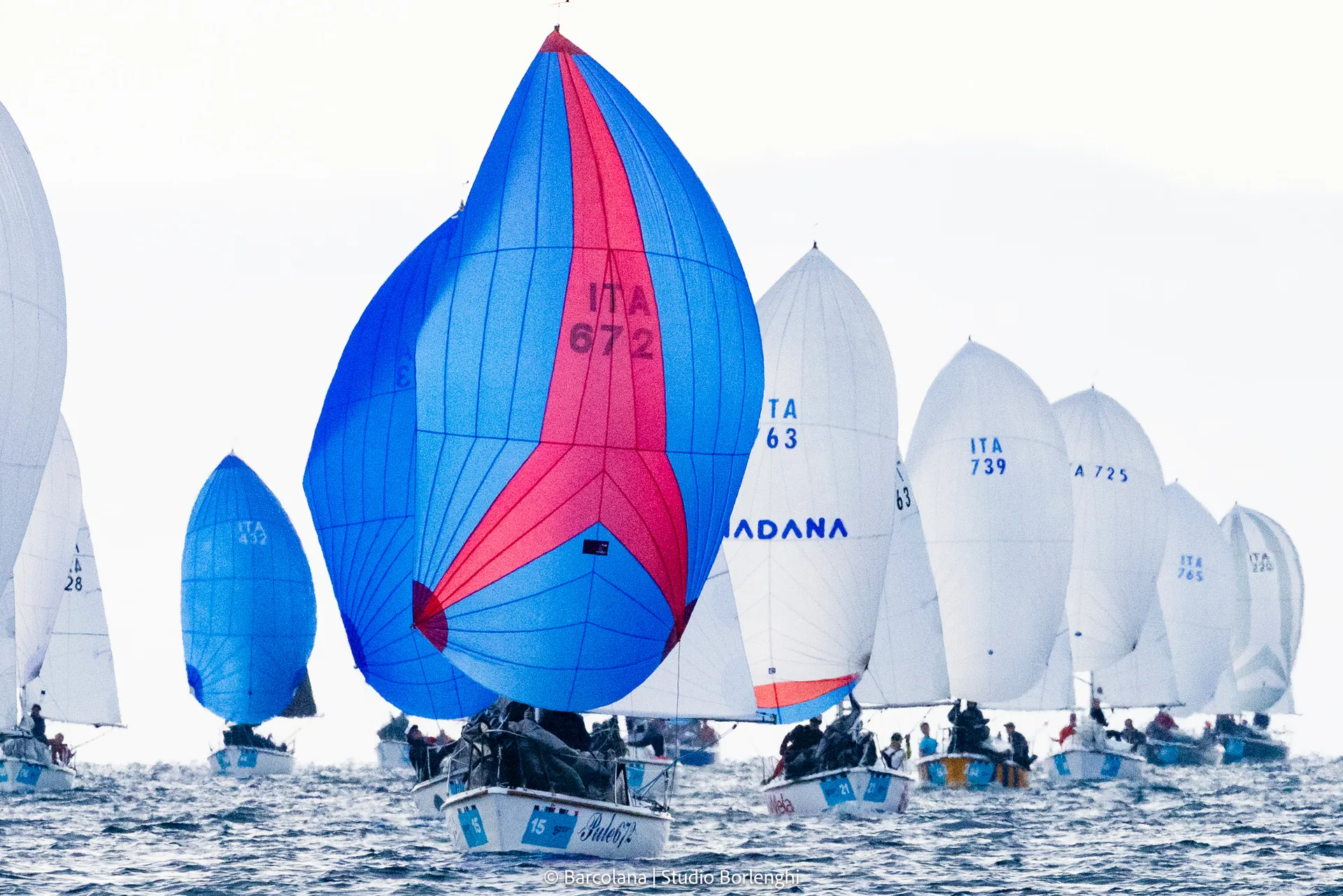 Barcolana 58 entra nel vivo: 1.570 barche, 200 espositori e Trieste accoglie l’Amerigo Vespucci