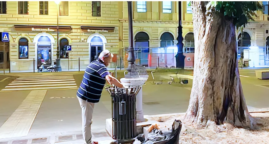 Piazza Libertà, la responsabile di Linea d'Ombra: "Un rifugiato pulisce la piazza ogni sera"