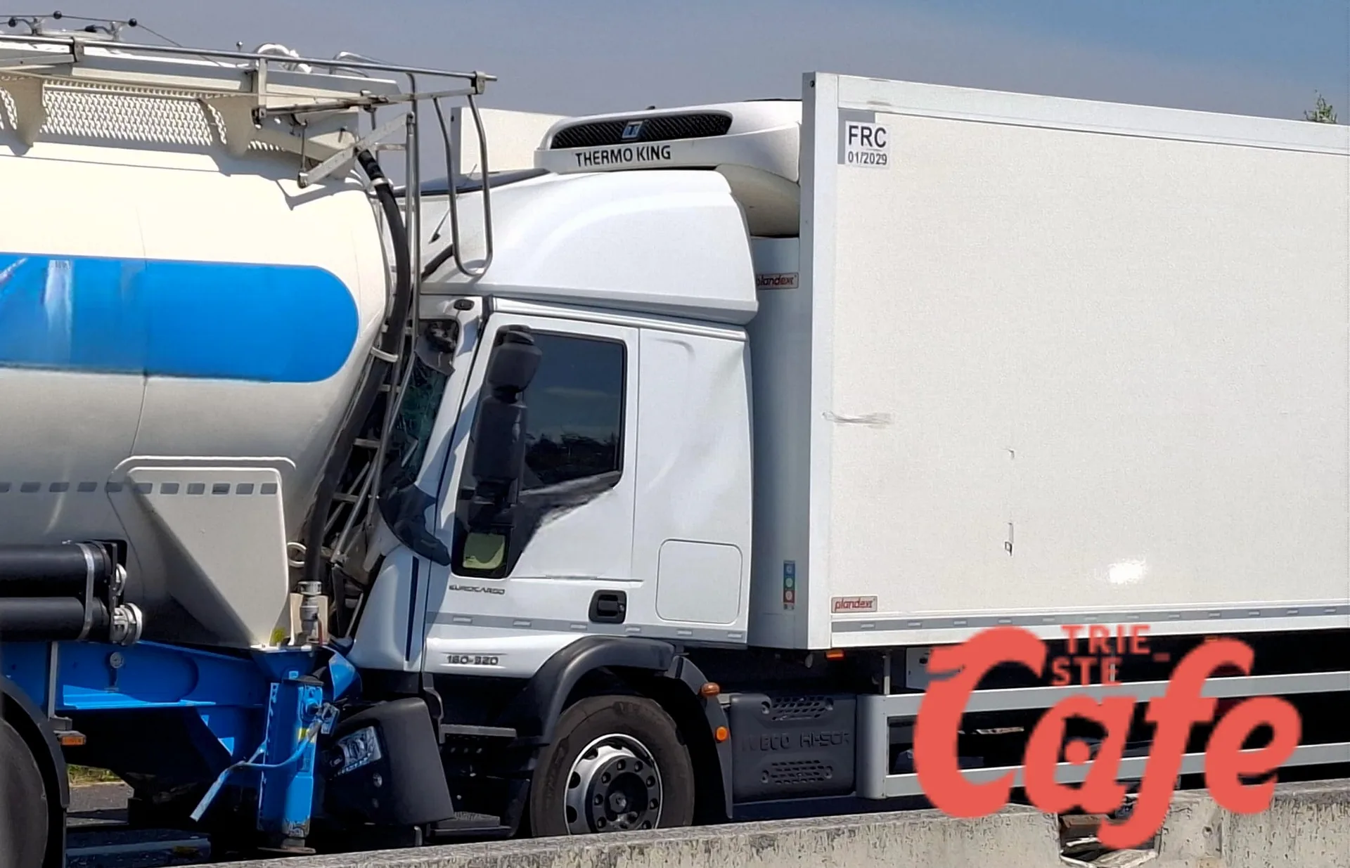 Scontro a catena tra tre camion sulla A4: autostrada deviata all'altezza di San Stino