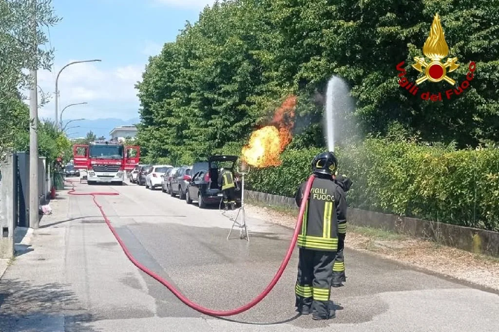 Forte odore di gas dopo il pieno: paura a Pordenone, intervengono i Vigili del Fuoco