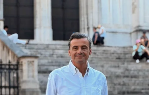 Carlo Calenda a Trieste: al Teatro Verdi un confronto con Massimiliano Fedriga sull'Europa e il futuro
