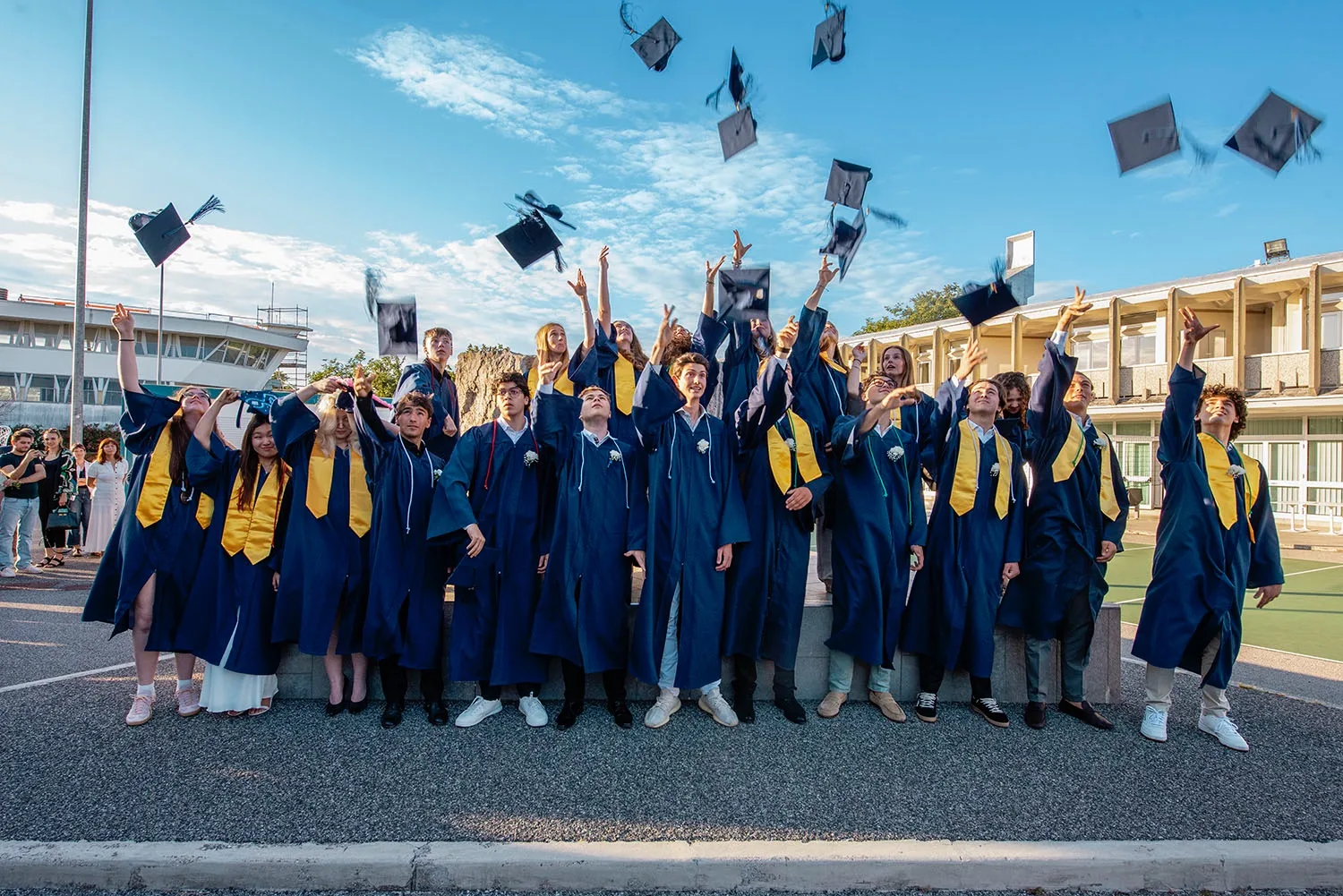 Trieste, diplomi e lancio dei cappelli all'International School: concluso un importante percorso per 92 studenti