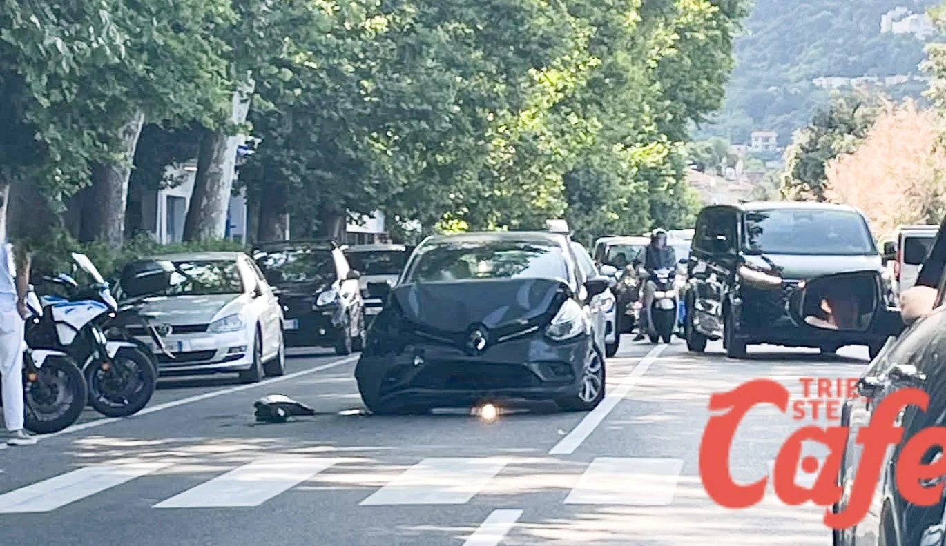 Trieste, incidente in viale Miramare all’altezza del Pane Quotidiano: traffico rallentato