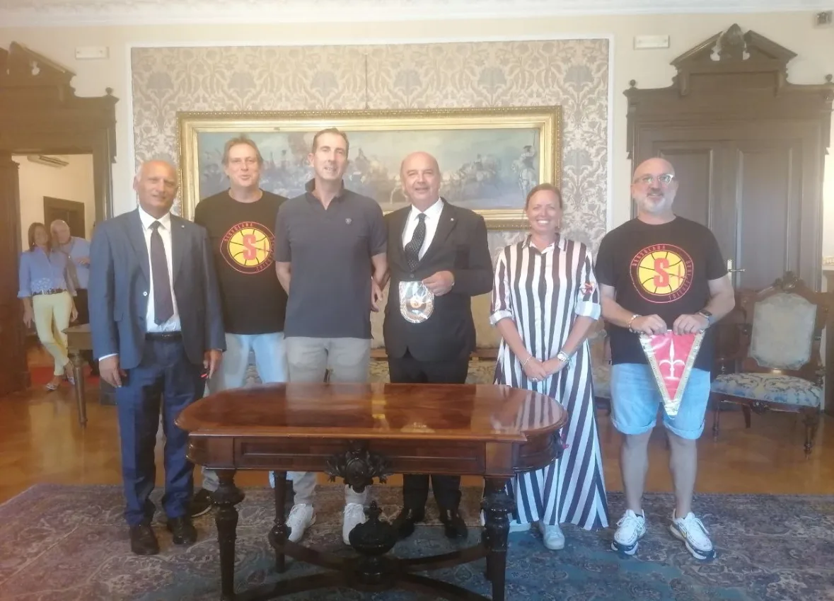 Squadra Under 15 della Servolana Basket in Salotto Azzurro