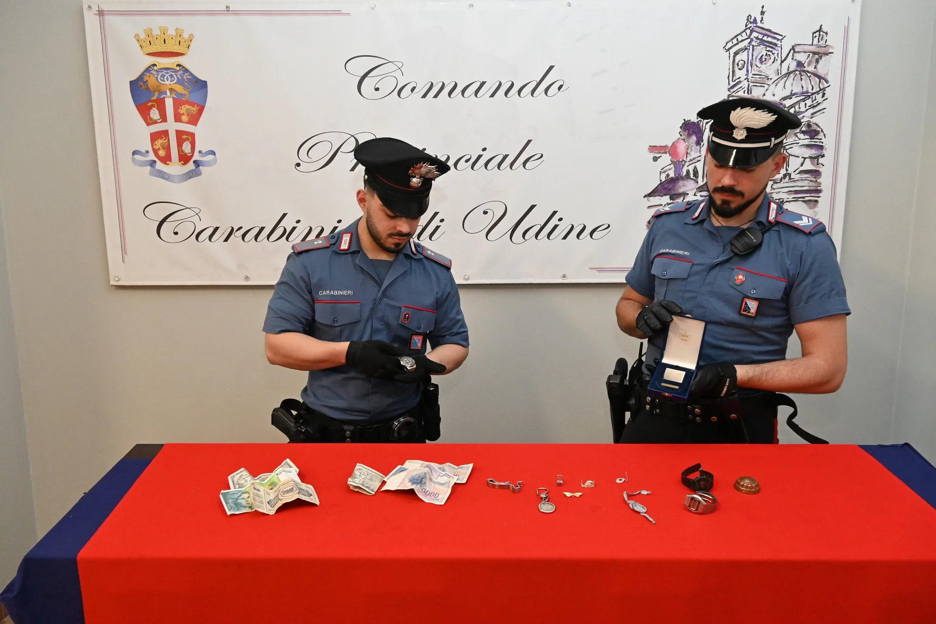 Entrano nella mensa Caritas e pretendono un pasto: denunciati due stranieri
