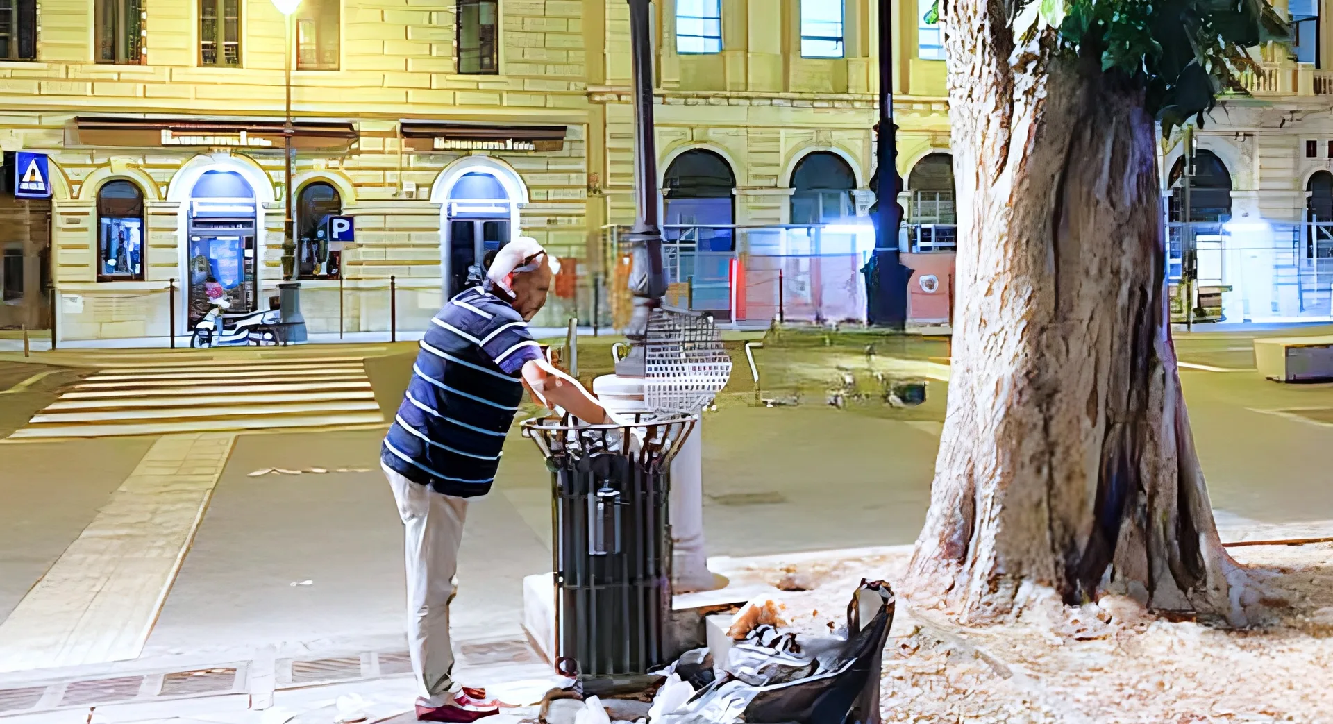 Piazza Oberdan, la responsabile di Linea d'Ombra: "Un rifugiato pulisce la piazza ogni sera"