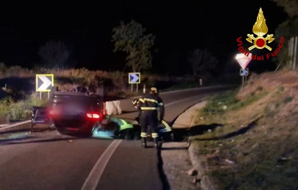 Trieste, auto si ribalta sul RA13: conducente fuori autonomamente, svincolo chiuso