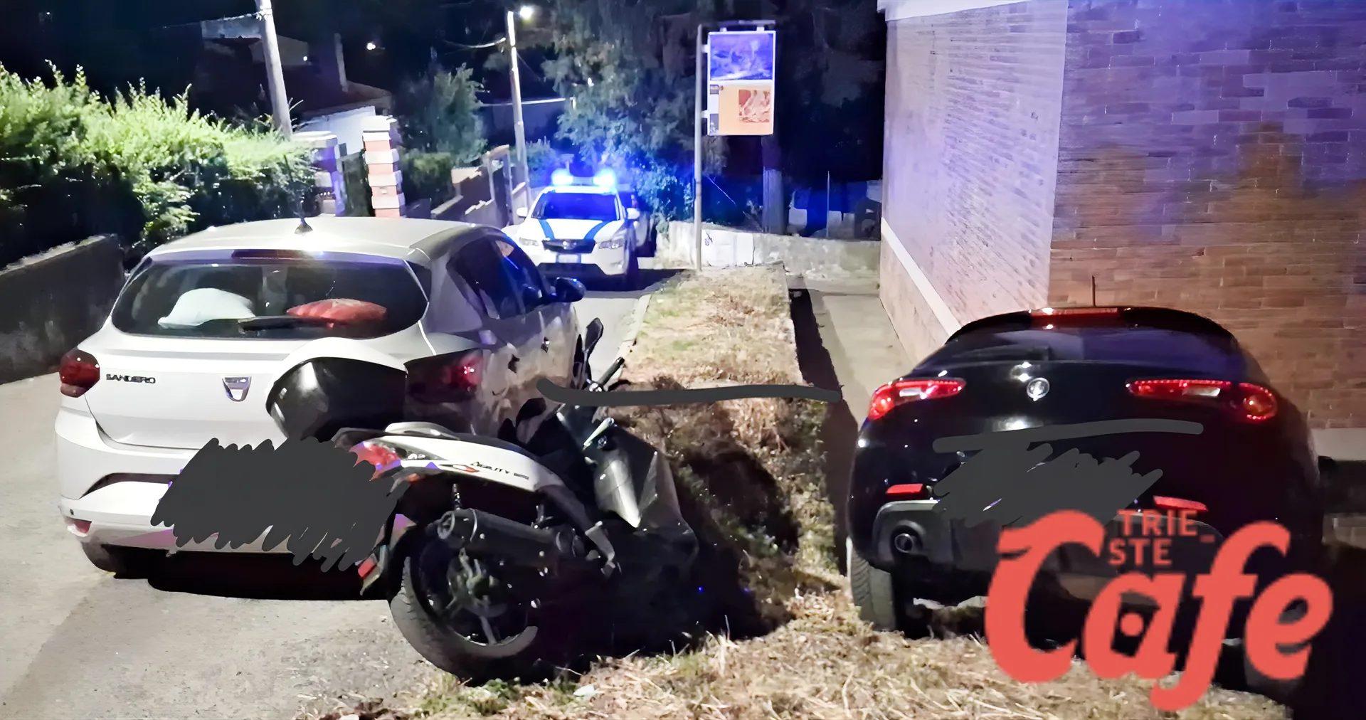 Trieste, auto parcheggiata si muove da sola e semina danni in via alle Cave