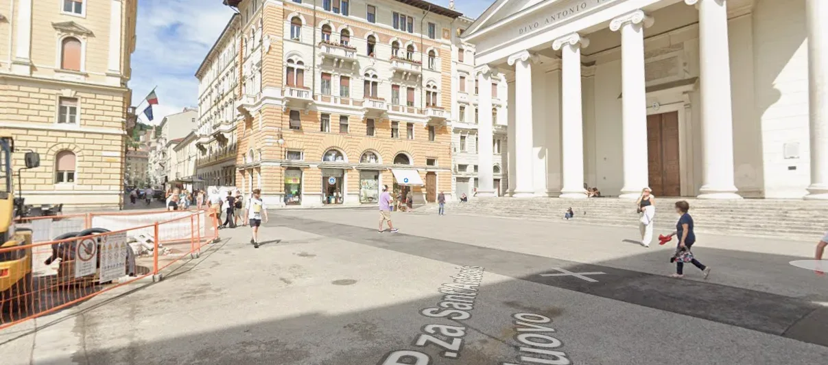 Sant'Antonio, sparisce la busta della spesa di un'anziana mentre l'accompagnatrice paga il conto
