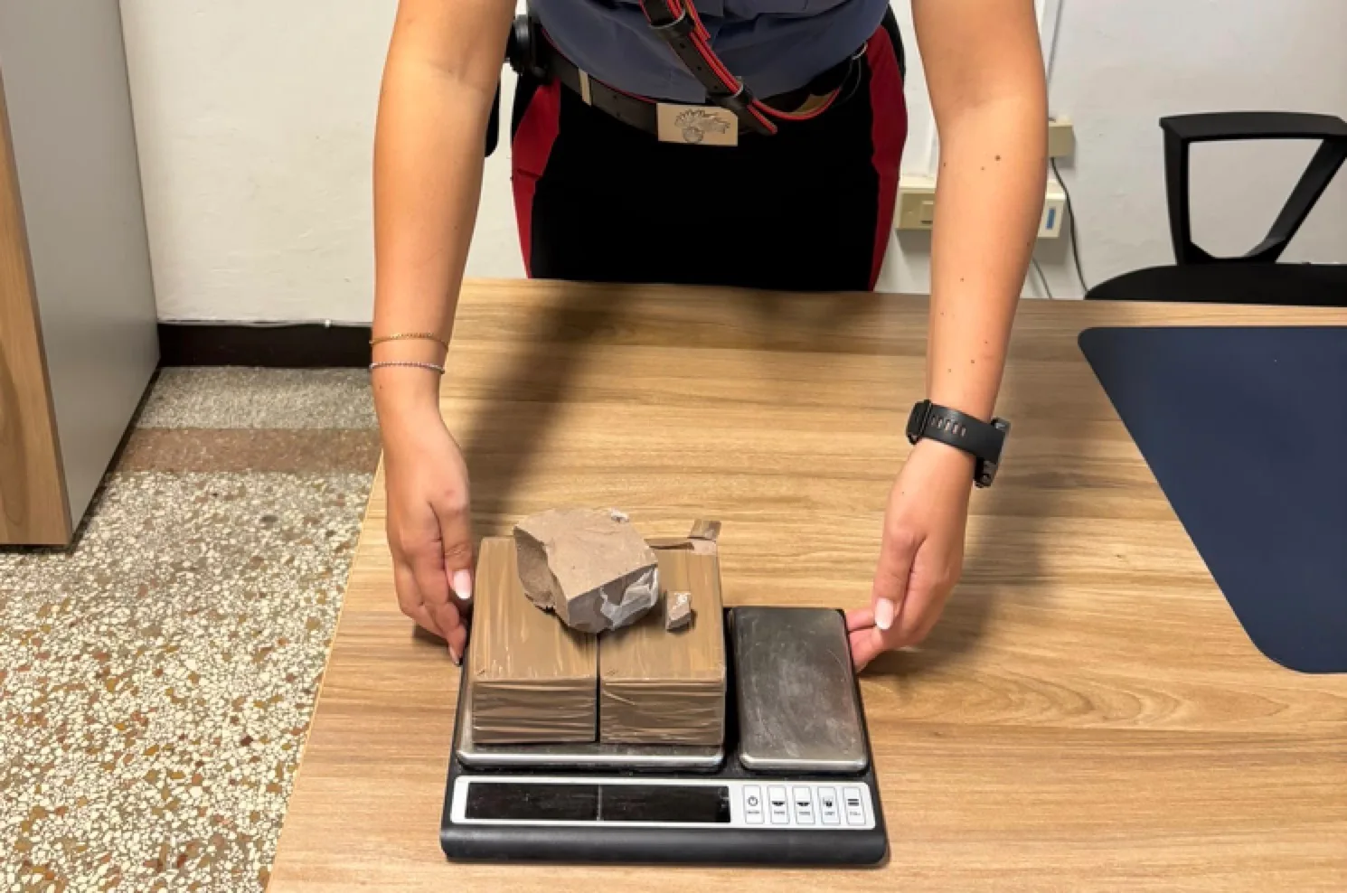 Arrestato 40enne con oltre un chilo di eroina sotto il cuscino: in manette autista della Trieste Trasporti