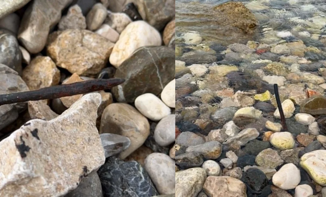 Trieste, spuntoni di ferro tra i sassi del Bau Beach: «Un bambino potrebbe farsi molto male»