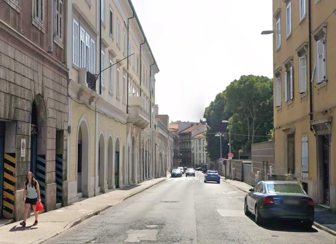 Lite con forbici al centro diurno di via Udine: tre persone in ospedale, ferito anche un volontario