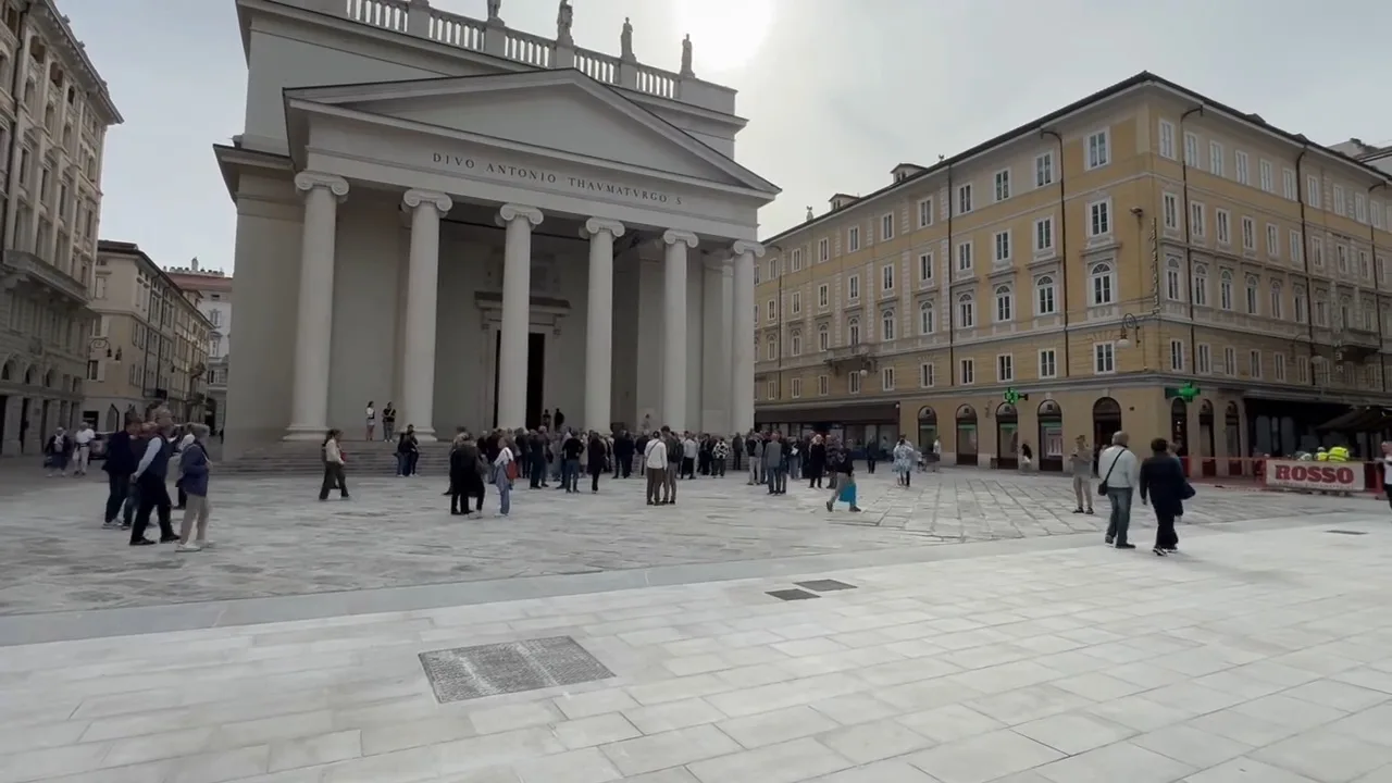 Piazza Sant’Antonio riapre nella settimana della Barcolana: Dipiazza annuncia la svolta (VIDEO)