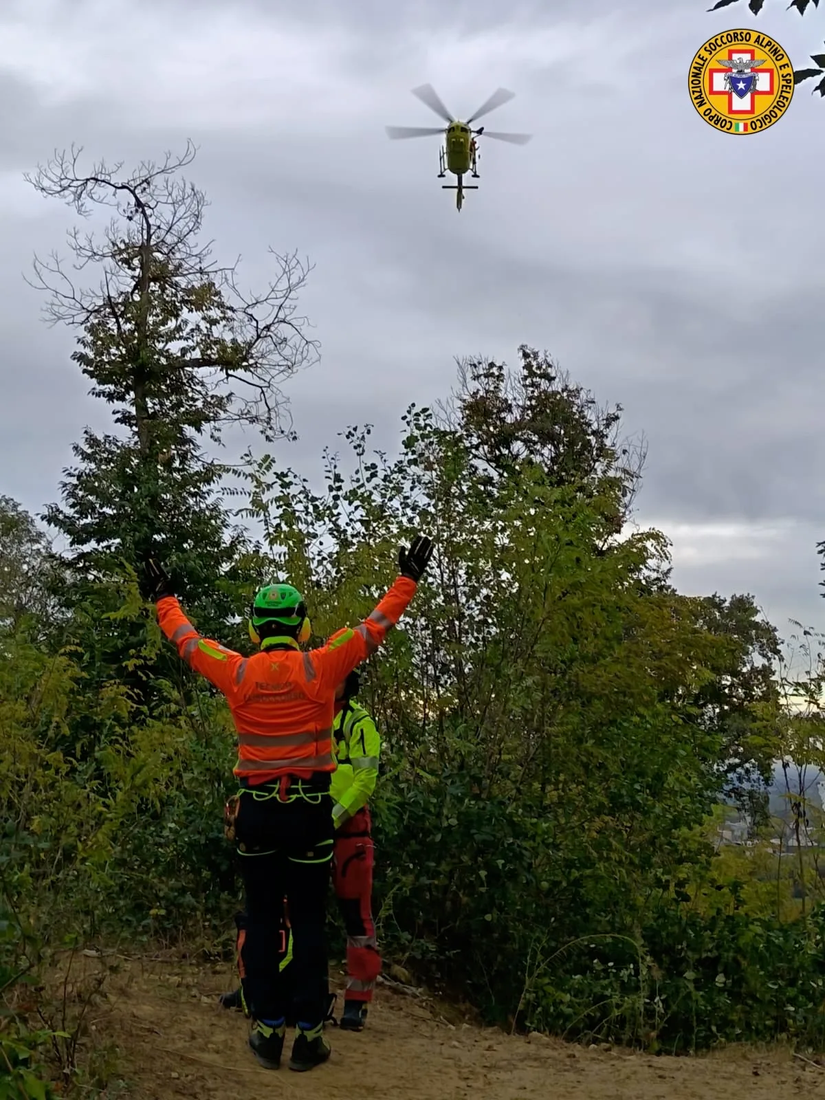 Malore nel bosco a Maniago: cinquantenne soccorso dall'elisoccorso e dal Soccorso Alpino