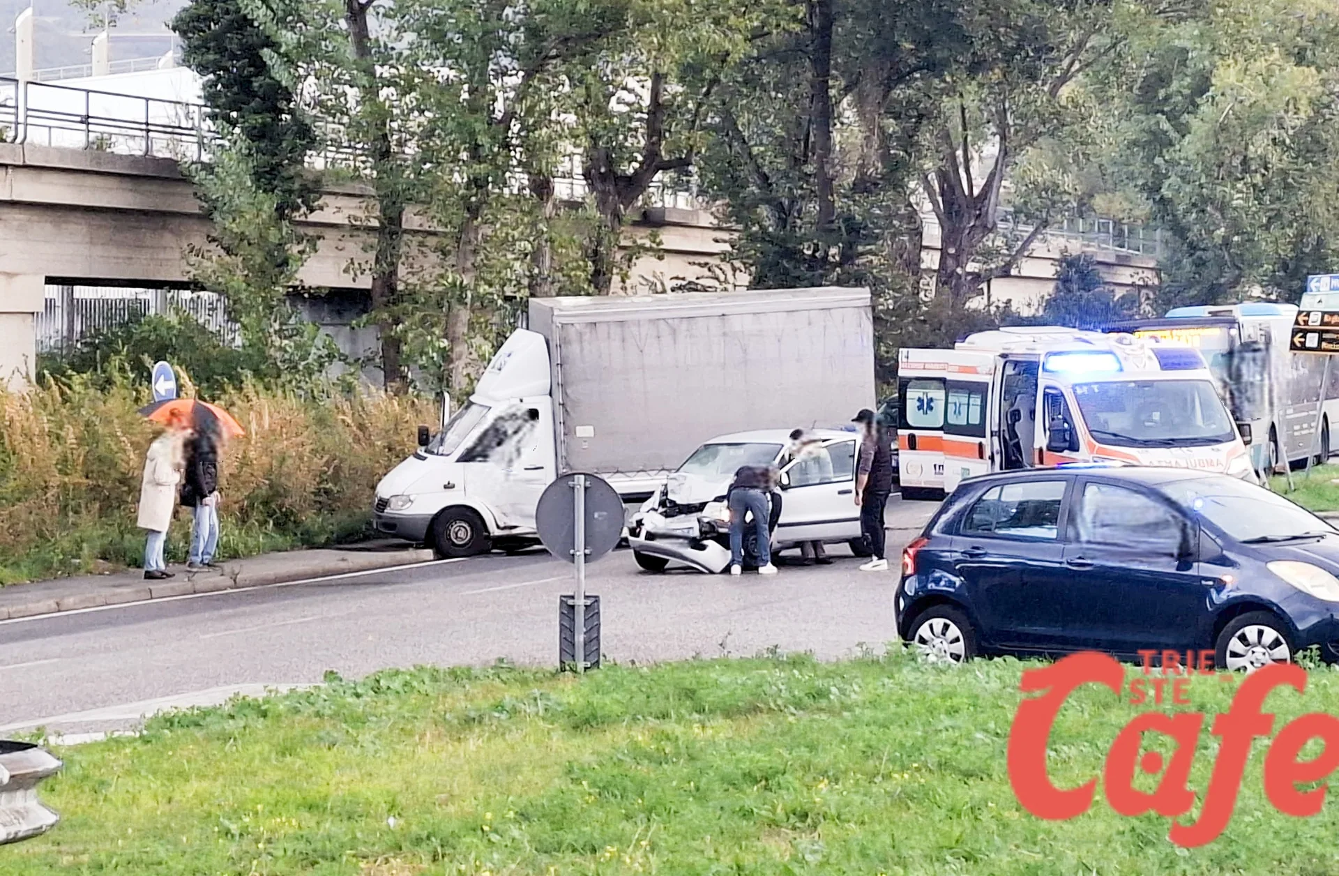Trieste, incidente in via Flavia: traffico bloccato e coda verso la rotonda dell’Obi