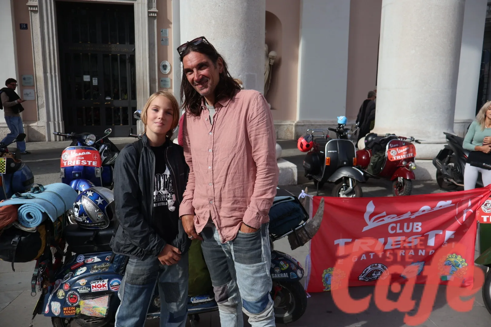 Trieste abbraccia Mario e Leonardo: 30mila chilometri in Vespa da Sydney, un viaggio lungo dieci mesi (VIDEO)