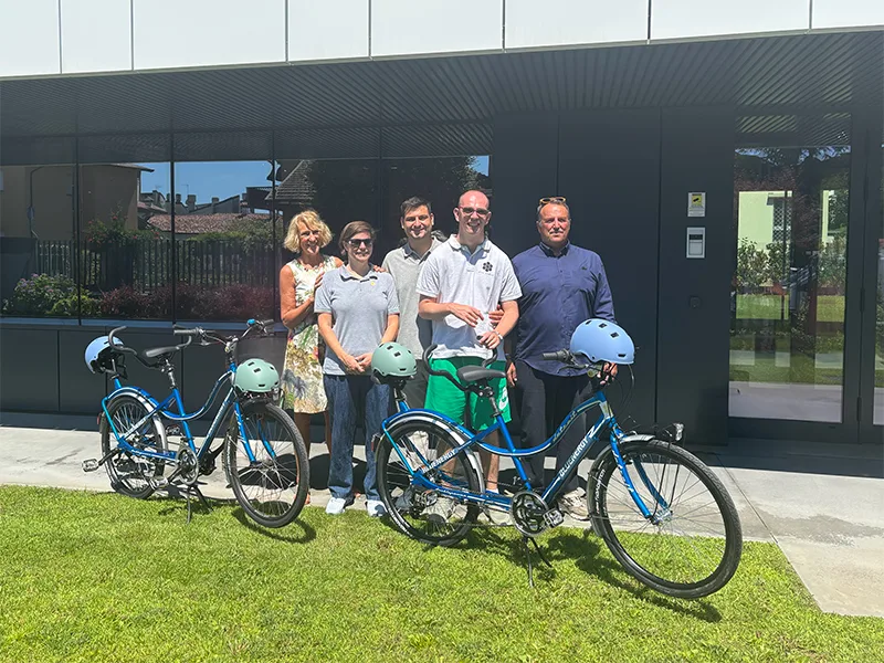 Trieste, Bluenergy sostiene Calicanto: arrivano due tandem e nuovi caschi per i ragazzi