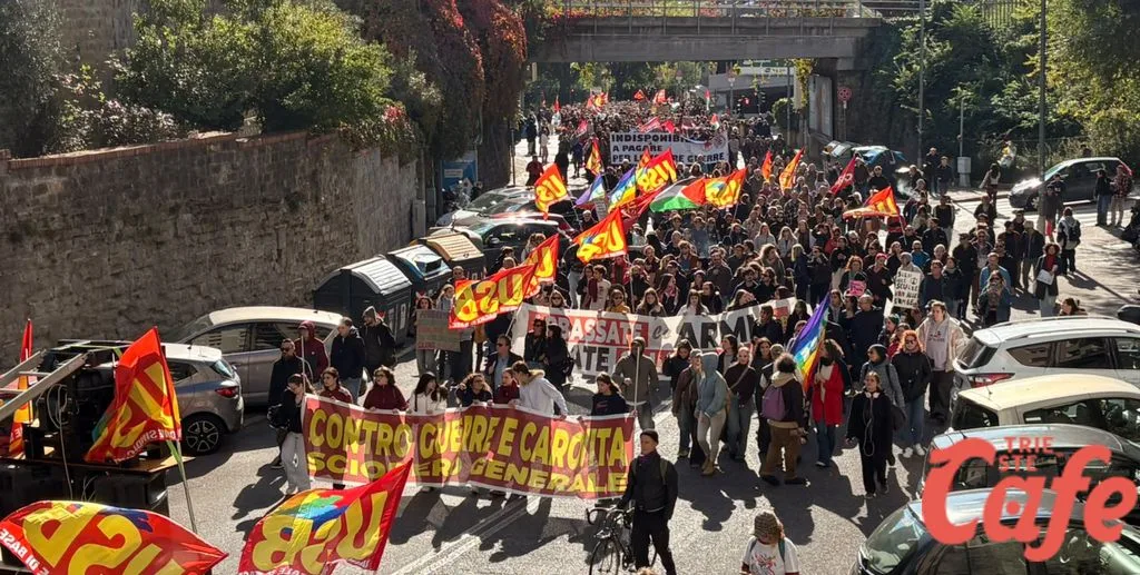 Trieste, circa 3mila persone in corteo: una marea di giovani per scuola, lavoro e pace
