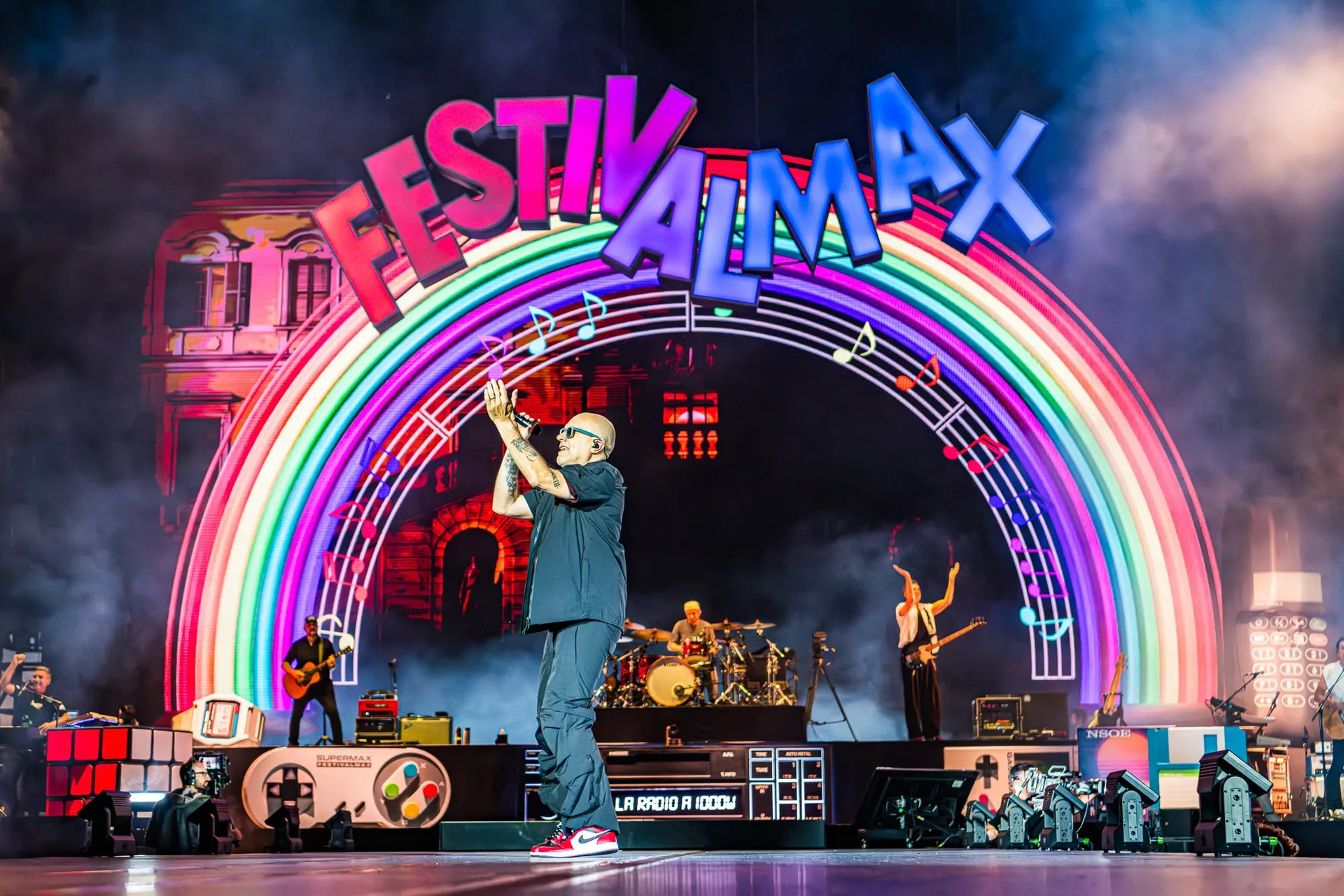 Lignano, il popolo di Max invade la città: oltre 20mila persone per la grande festa della data zero