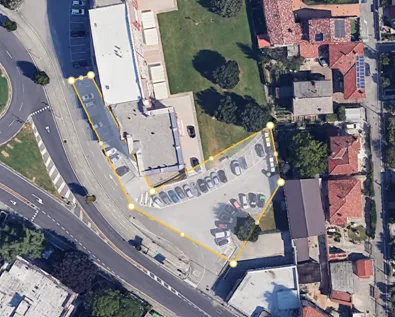 Monfalcone. Sfalcio e potature nel parcheggio di via Primo Maggio/Pocar: divieto di sosta giovedì 3 settembre