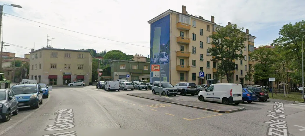 Giarizzole, 19enne insultata in strada da un motociclista: appello famiglia, «Vieni a chiedere scusa»