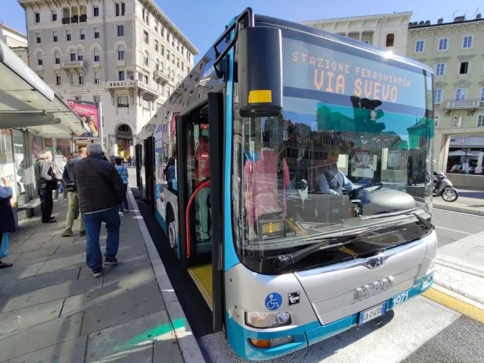 Trieste Trasporti, hostess a bordo per aiutare passeggeri: il piano per accompagnare il cambiamento (VIDEO)