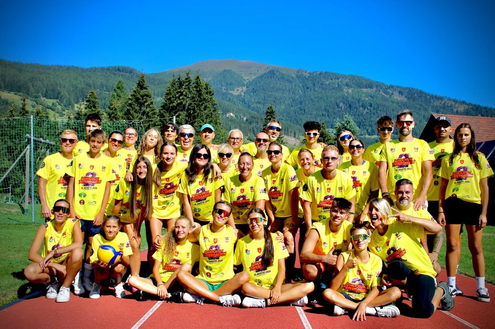 Quando lo sport incontra la goliardia: il successo dei "Giochi di Patergassen" tra amici e sfide transfrontaliere