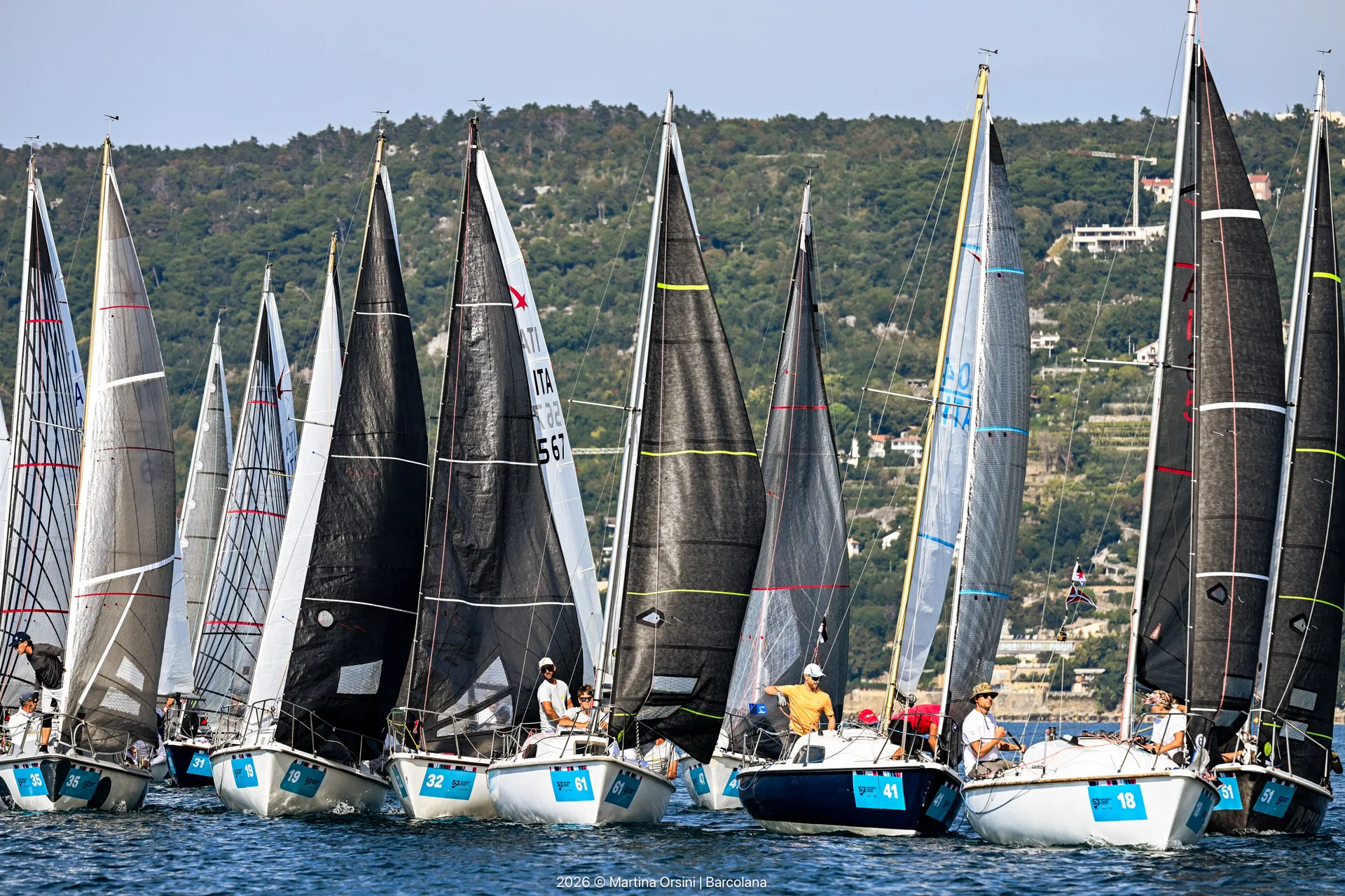 Barcolana 58 entra nel vivo: 1.490 barche iscritte, Trieste si prepara all’arrivo dell’Amerigo Vespucci
