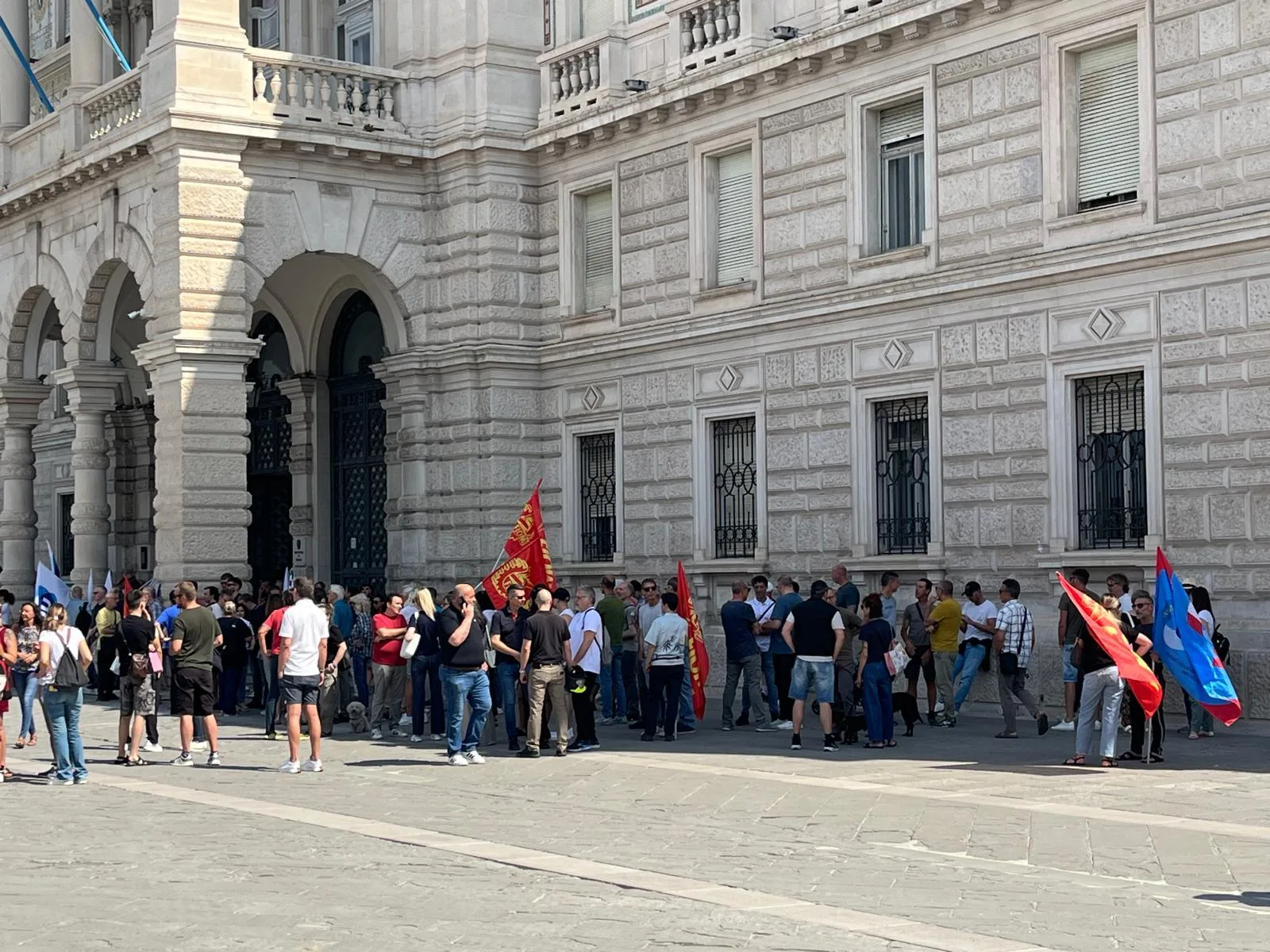 Azione - Ora - Pld: "La solidarietà non basta. Necessario rimettere al centro industria e lavoro operaio"