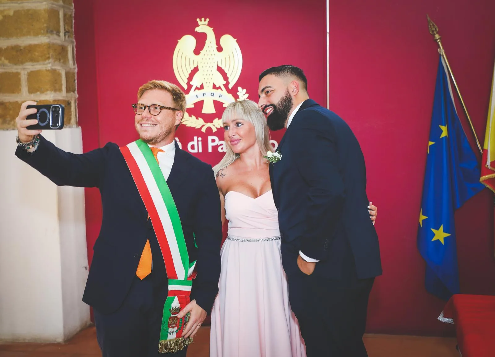 Jonathan, poliziotto in servizio a Trieste, dice sì a Daniela: nozze celebrate da Ismaele La Vardera