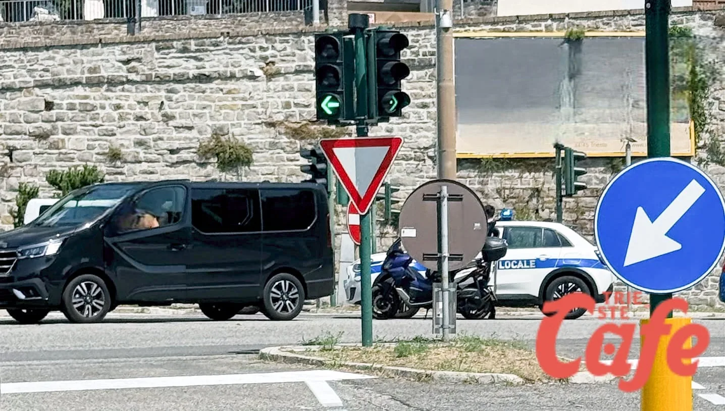 Tre veicoli coinvolti in uno scontro all'incrocio di via Baiamonti
