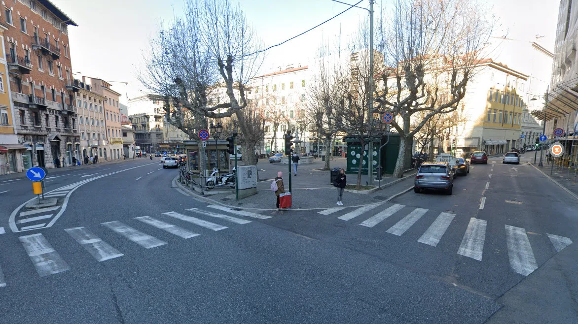 Piazza Garibaldi,  triestina racconta l’incontro con uno straniero: “Avevo paura, poi mi ha fatto sorridere”