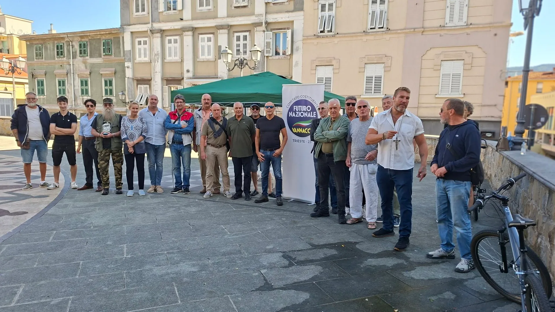 Trieste, giovane pakistano al gazebo di Futuro Nazionale: «Ha detto di condividere nostre posizioni»