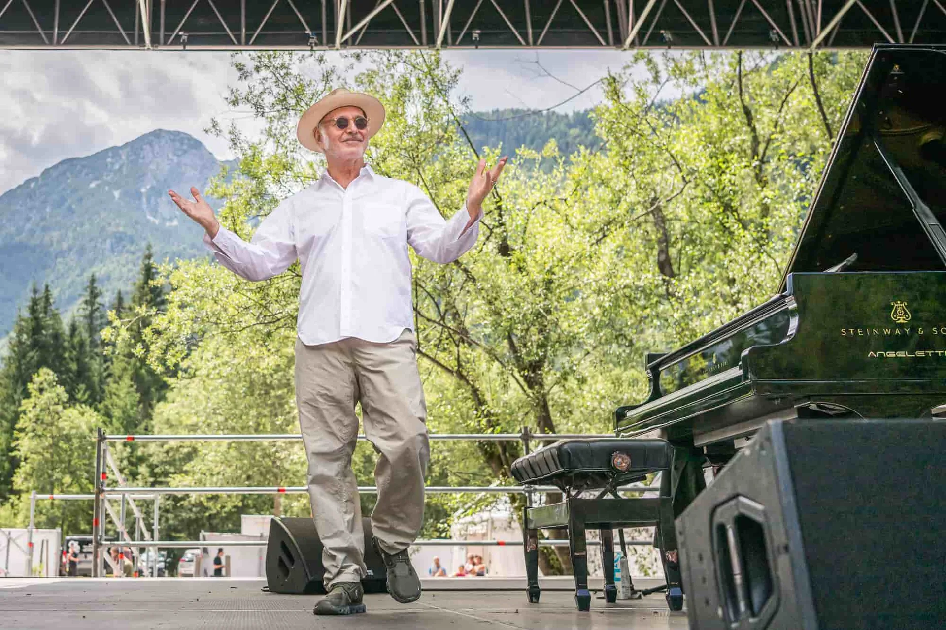 No Borders Music Festival, Ludovico Einaudi incanta 5mila persone ai laghi di Fusine