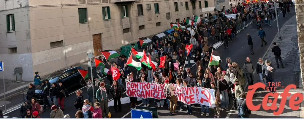 Trieste, il corteo prosegue: «Contro guerra e carovita, organizzati si vince» (VIDEO)