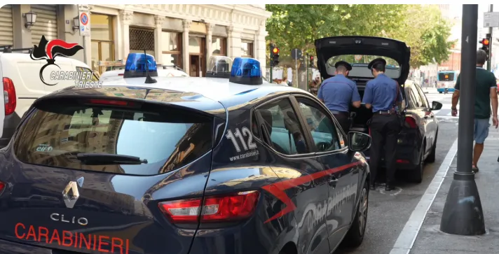 Truffe a Trieste, SMS con una falsa richiesta di pagamento: «Non chiamate quel numero»