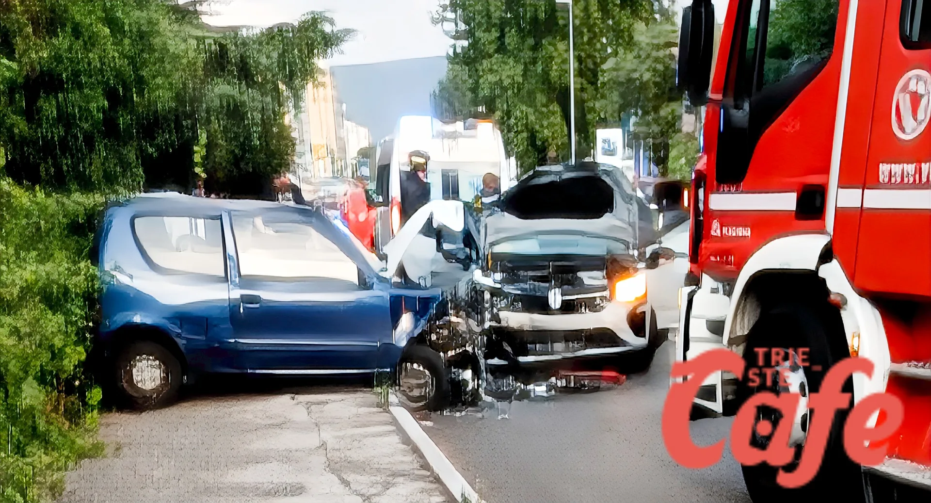 Incidente a Trieste, auto distrutte dopo l'impatto in via Flavia: traffico in tilt (FOTO)
