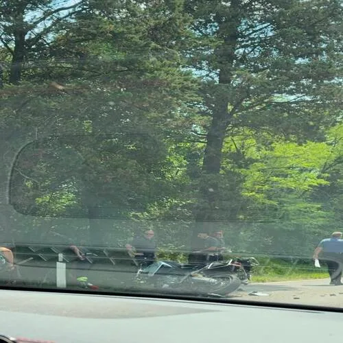 Incidente nel Vallone di Gorizia: moto distrutta, sul posto i soccorsi e le forze dell'ordine