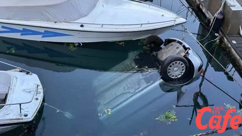 Alba shock a Sistiana: quattro giovani ubriachi in auto finiscono in mare, scatta la maxi emergenza